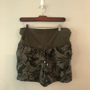 Old Navy foldable panel safari palm print shorts